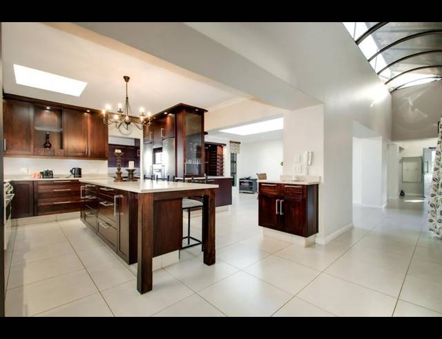 5 BEDROOM PROPERTY TO RENT IN FOURWAYS GARDENS